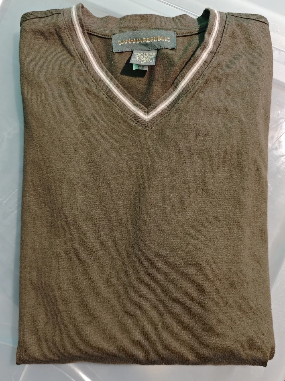Banana Republic Men's Long Sleeve V‑Neck Shirt in Olive Brown Size M